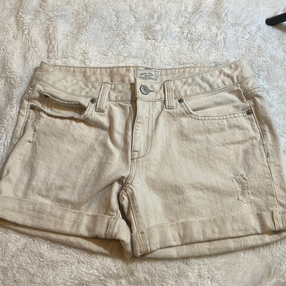 Aeropostale Cream Colored Shorts - Picture 7 of 7